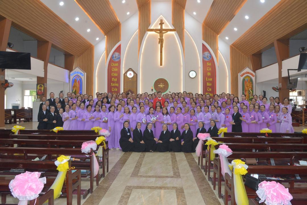 THÁNH LỄ TẠ ƠN VÀ NGHI THỨC GIA NHẬP - CAM KẾT TẠM - CAM KẾT LẦN THỨ HAI CỦA CÁC HỘI VIÊN
HIỆP HỘI TÍN HỮU MẾN THÁNH GIÁ NHA TRANG