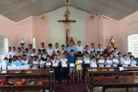 Caritas Phan Thiết tiếp sức cho học sinh nghèo đến trường