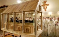 Thánh tích của thánh Piô năm dấu thánh sẽ được trưng bày tại Đền Thờ Thánh Phêrô