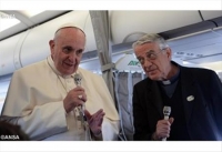 Cuộc họp báo của Đức Thánh Cha trên máy bay từ Thổ nhĩ kỳ về Roma