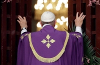 Đức Giáo hoàng mở Cửa Thánh