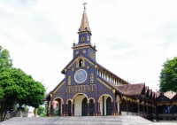 Nhà thờ gỗ hơn 100 tuổi ở Kon Tum