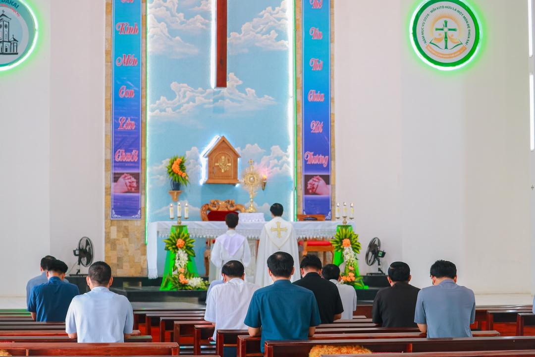 Linh Mục Hạt Đức Tánh Tĩnh Tâm Tháng Mười