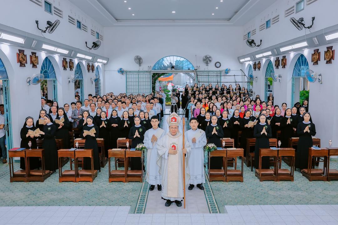 Hội dòng Mến Thánh Giá Phan Thiết: Hồng ân Tiên khấn và Ngân khánh Khấn dòng