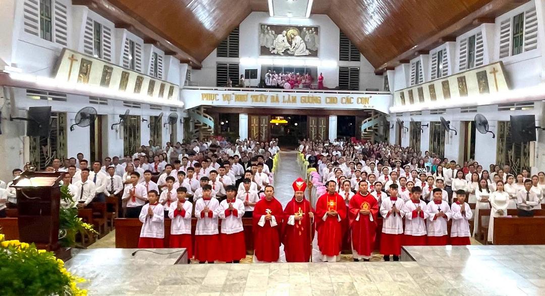 Giáo Xứ Thanh Hải Hân Hoan Đón Nhận Hồng Ân Bí Tích Thêm Sức